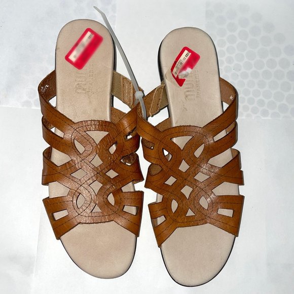 Munro Leather Cut Out Slide Flat Cushion Sandal - Picture 1 of 9